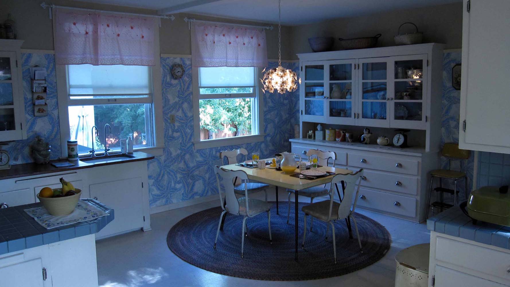 MOISEY KITCHEN ...location dress